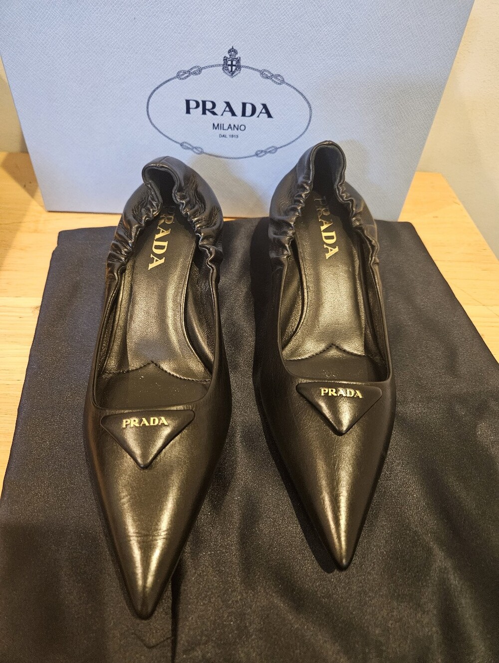 Authentic! PRADA Black Leather Triangle Logo Pointed-Toe Kitten Heel Pumps Sz 37 - Picture 3 of 9
